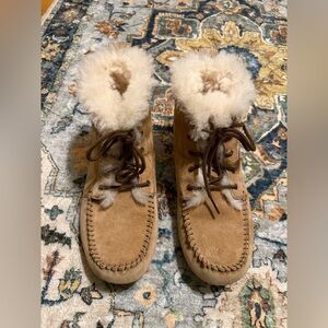 UGG Chickaree Sz 7